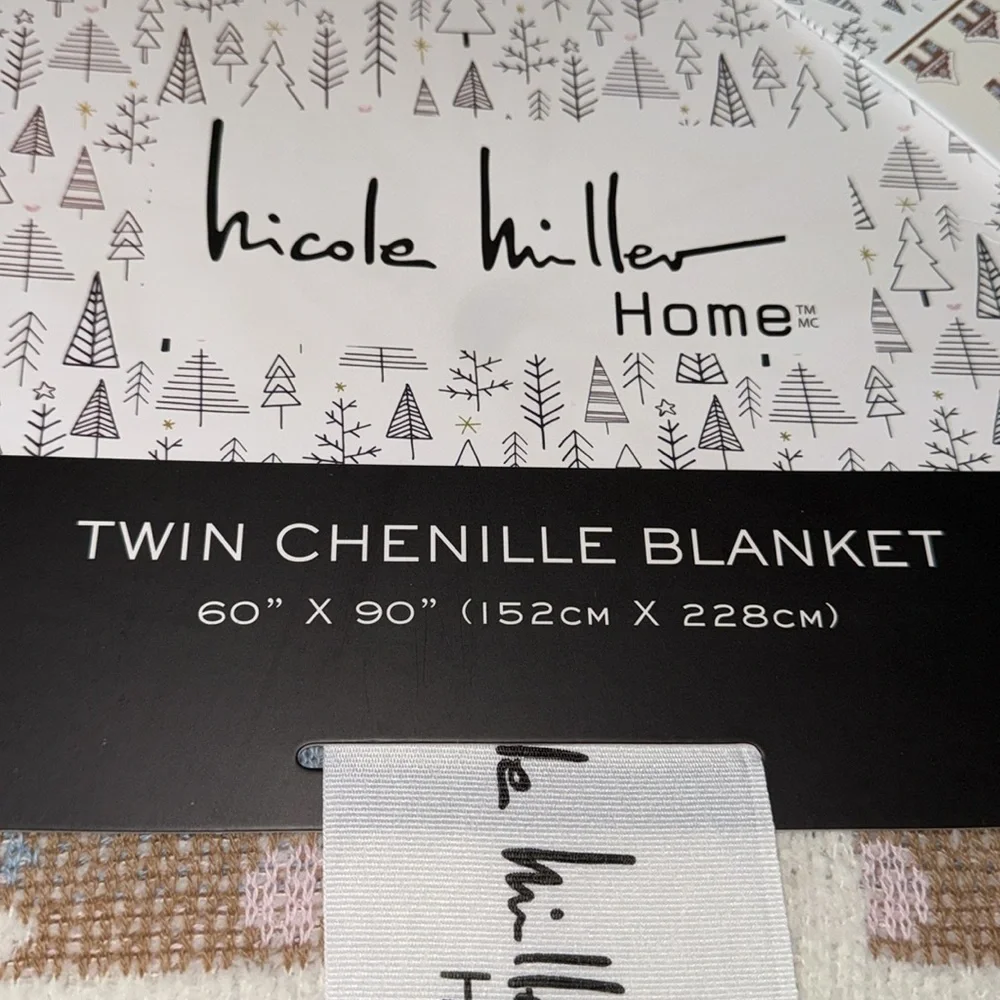 Nicole Miller Home Twin Chenille Gingerbread House Blanket NWT